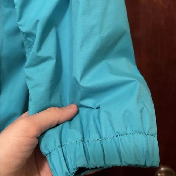 The north face women’s windbreaker - Picture 3 of 4